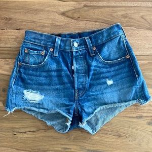 Women's Levi's® 501® Original Jean Shorts. Size 25
